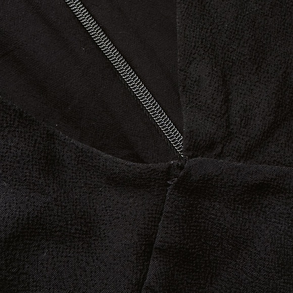 Aritzia Sunday Best Grayson V-Neck Mini Dress 🤍 Size 4 - Picture 7 of 7